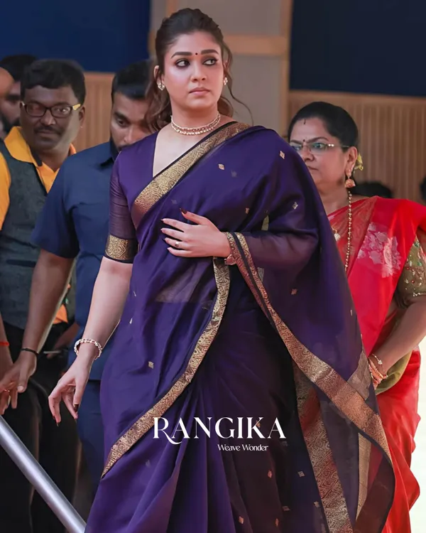 Purple_Color_Premium_Cotton_Silk_Saree_With_Classy_Blouse_and_tassels