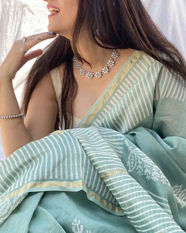 Green_Color_1_-_Minute_Ready_to_Wear_Mulmul_Cotton_Saree_with_Blouse_Piece