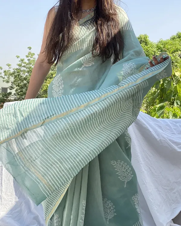 Green_Color_1_-_Minute_Ready_to_Wear_Mulmul_Cotton_Saree_with_Blouse_Piece
