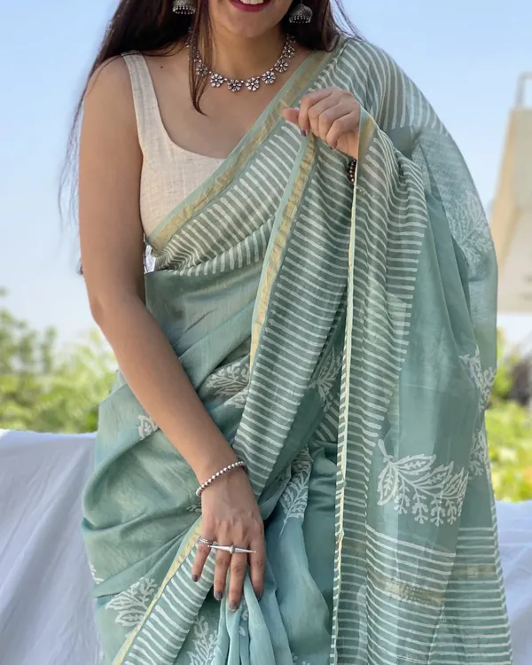 Green_Color_1_-_Minute_Ready_to_Wear_Mulmul_Cotton_Saree_with_Blouse_Piece