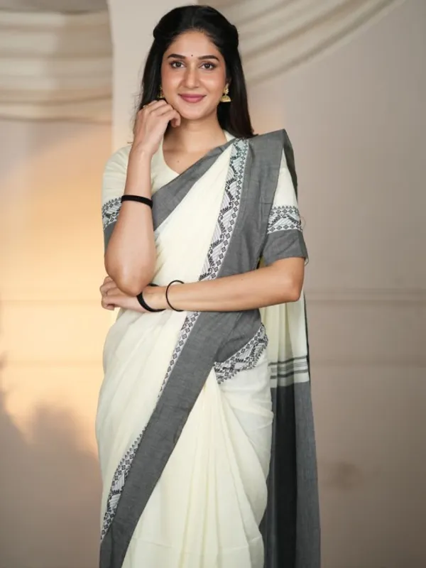 White_MulMulmul_Cotton_Saree_with_Grey_Border_Motif_&_Matching_Off-White_Blouse_Piece
