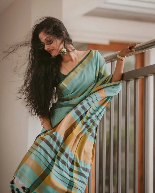 Hari_Preet_-_Elegant_Bottle_Green_Saree_with_Yellow_Lining_&_Border_Detailing_with_Blouse_Piece