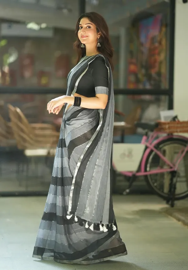Black_&_Grey_Striped_MulMul_Cotton_Saree_with_Blouse_Piece