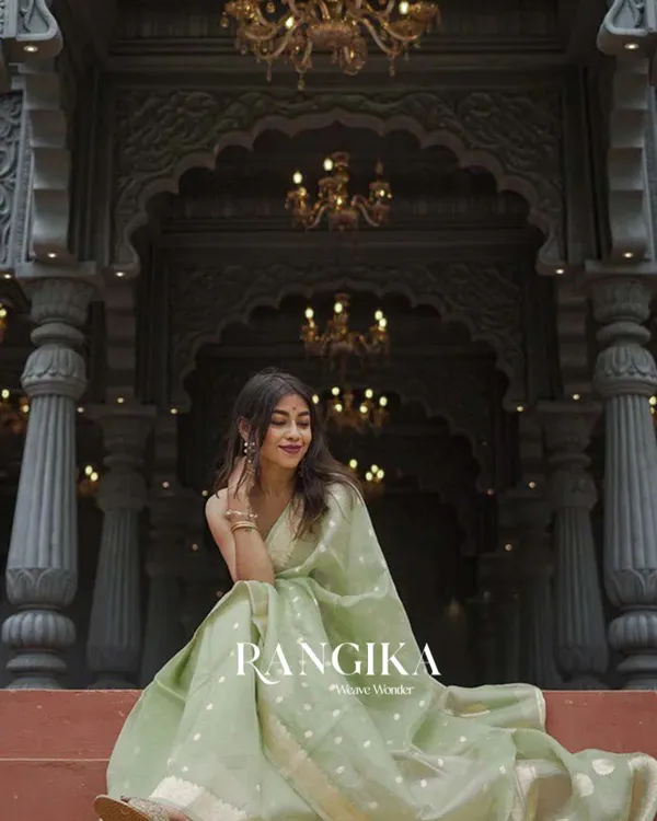 Green_Color_Premium_Cotton_Silk_Saree_With_Classy_Blouse_and_tassels
