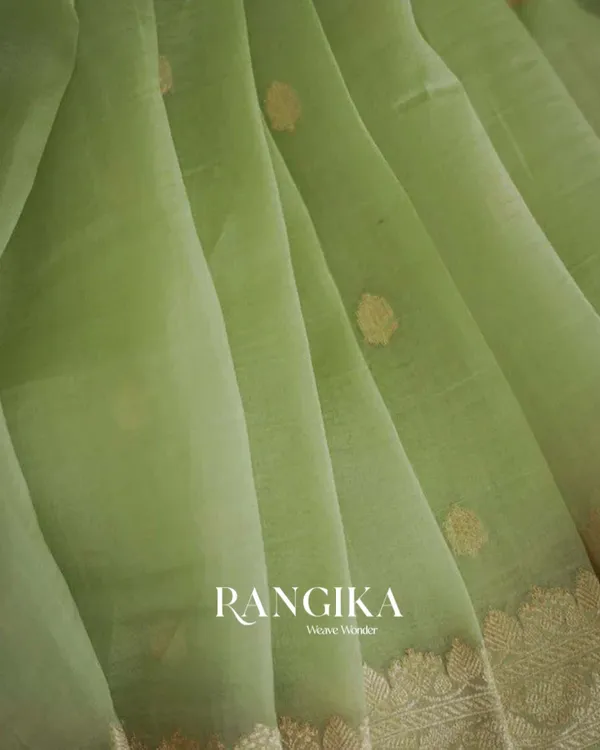 Green_Color_Premium_Cotton_Silk_Saree_With_Classy_Blouse_and_tassels