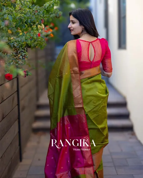 Parrot_Color_Premium_Cotton_Silk_Saree_With_Classy_Blouse_and_tassels