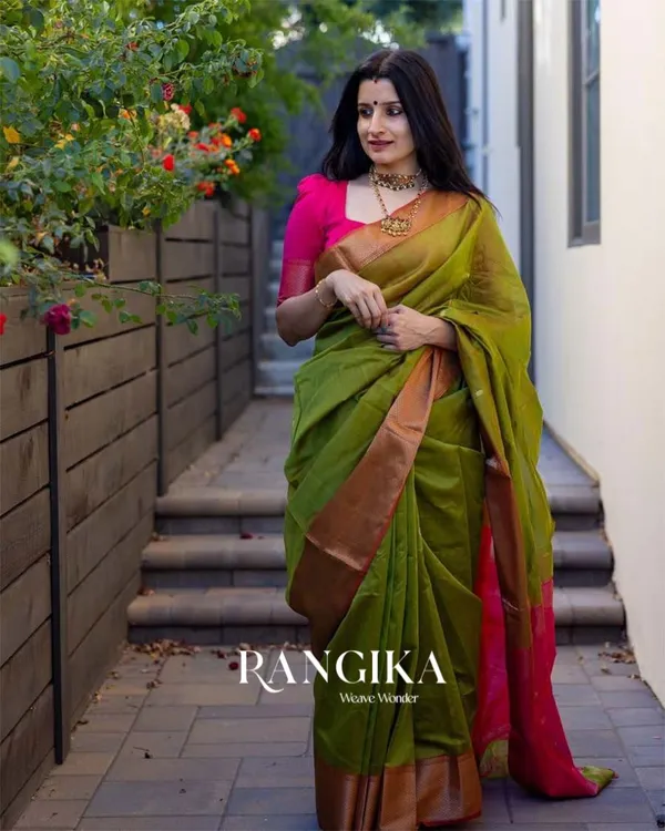 Parrot_Color_Premium_Cotton_Silk_Saree_With_Classy_Blouse_and_tassels