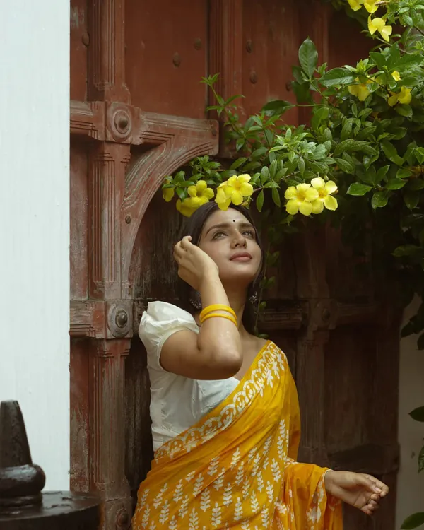 Yellow_Color_1_-_Minute_Ready_to_Wear_Mulmul_Cotton_Saree_with_Blouse_Piece
