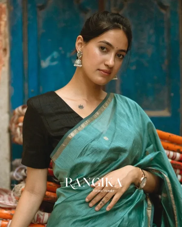 Bottle_Green_And_Black_Premium_Cotton_Silk_Saree_With_Classy_Blouse_and_tassels