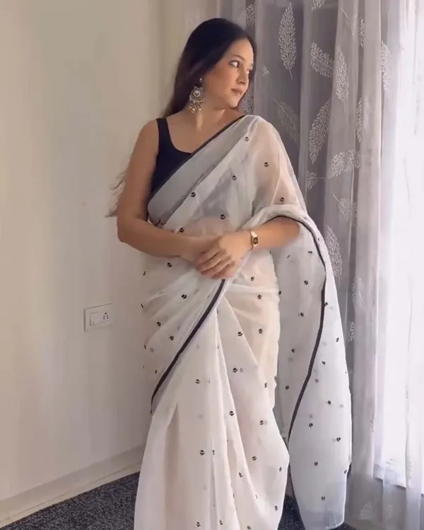 Ivory_Noir_-_White_Linen_Saree_with_Black_Border_&_Blouse