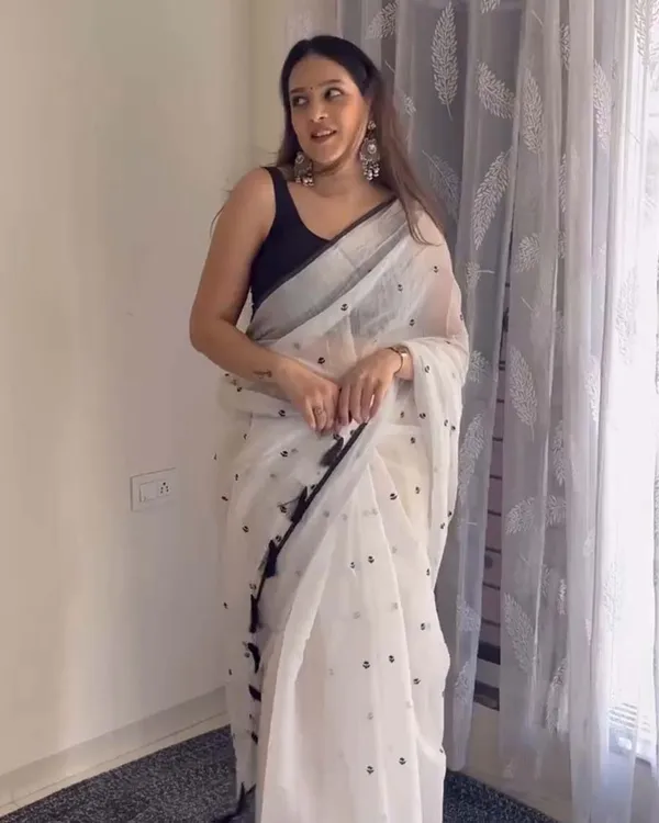 Ivory_Noir_-_White_Linen_Saree_with_Black_Border_&_Blouse