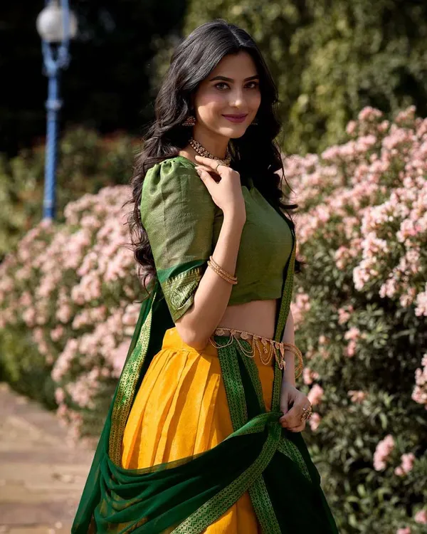 Yellow_And_Green_Kanchipuram_Zari_Weaving_Half_Saree_With_Blouse___Silk_Dupatta