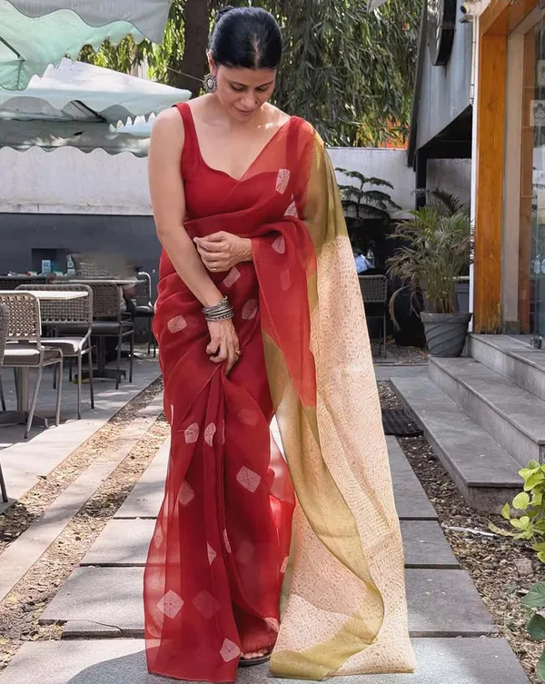 Red_Raag_-_Elegant_Red_Linen_Saree_with_Matching_Blouse_Piece