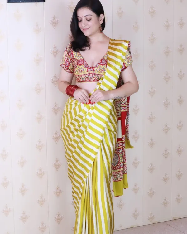 Mustard_Yellow_Color_1_Minute_Ready_to_Wear_Digitial_Printed_Crape_Silk_Saree