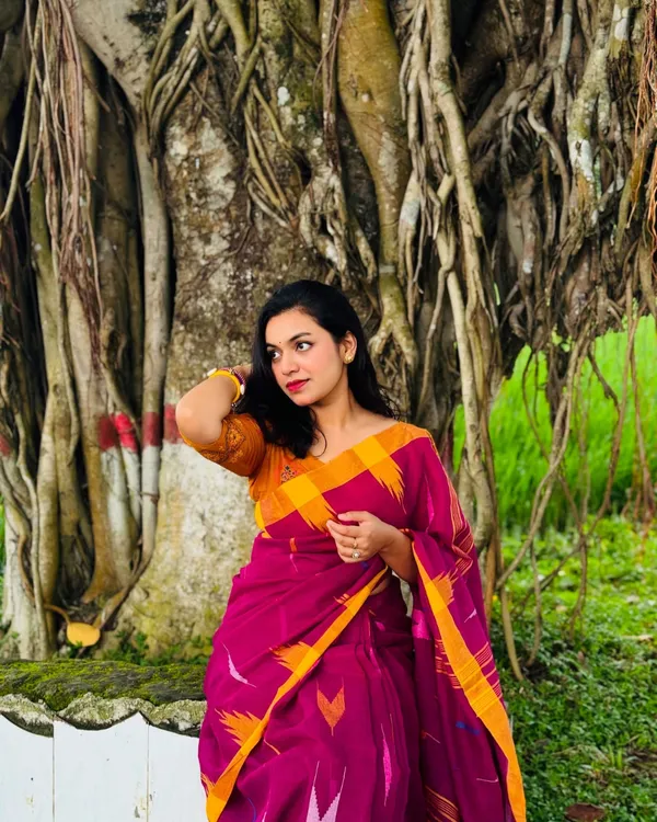 Rang_Surya_-_Pink_Linen_Saree_with_Yellow_Border_&_Design_with_Blouse_Piece