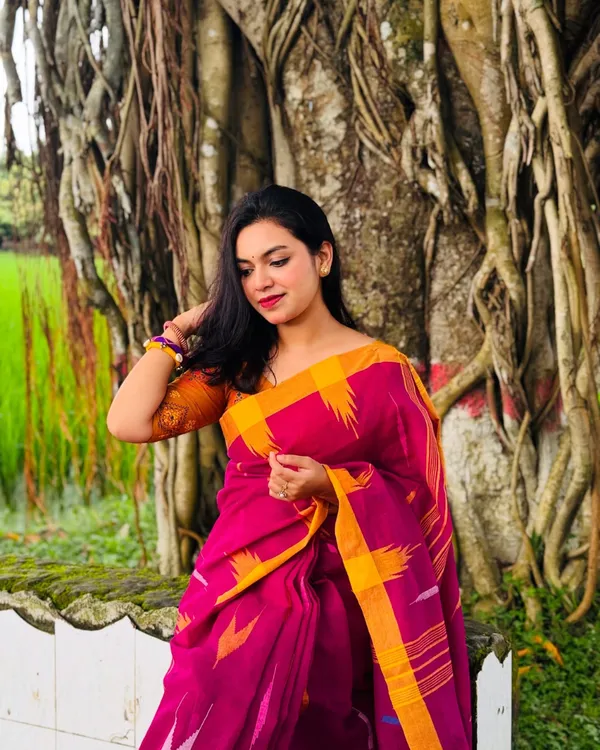 Rang_Surya_-_Pink_Linen_Saree_with_Yellow_Border_&_Design_with_Blouse_Piece