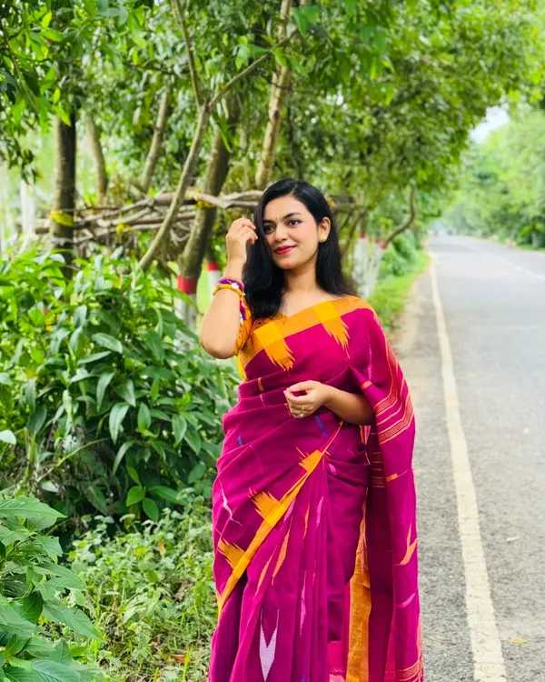 Rang_Surya_-_Pink_Linen_Saree_with_Yellow_Border_&_Design_with_Blouse_Piece