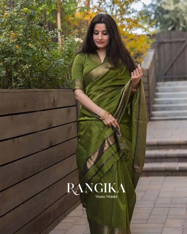 Parrot_Green_Color_Premium_Cotton_Silk_Saree_With_Classy_Blouse_and_tassels