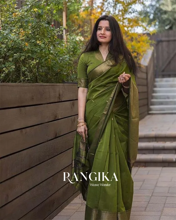 Parrot_Green_Color_Premium_Cotton_Silk_Saree_With_Classy_Blouse_and_tassels