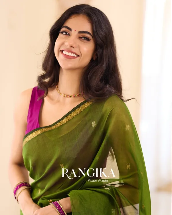 Green_Premium_Cotton_Silk_Saree_With_Classy_Blouse_and_tassels