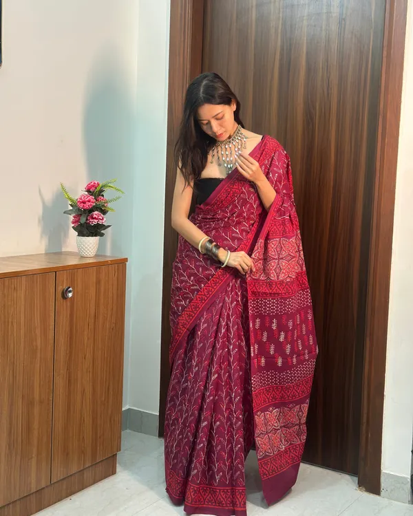 Maroon_Color_1_Minute_Ready_To_Wear_Mulmul_Cotton_Digital_Printed_Saree_With_Pocket