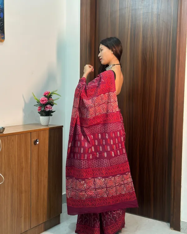 Maroon_Color_1_Minute_Ready_To_Wear_Mulmul_Cotton_Digital_Printed_Saree_With_Pocket
