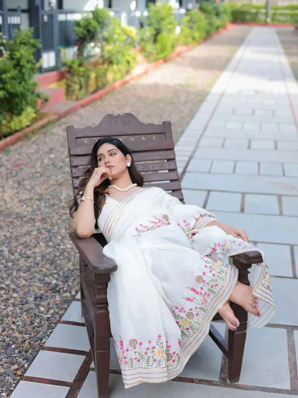 White_Soft_Mulmul_Cotton_Saree_with_Beautiful_Multicolor_Thread_Embroidery,_with_Blouse_Piece