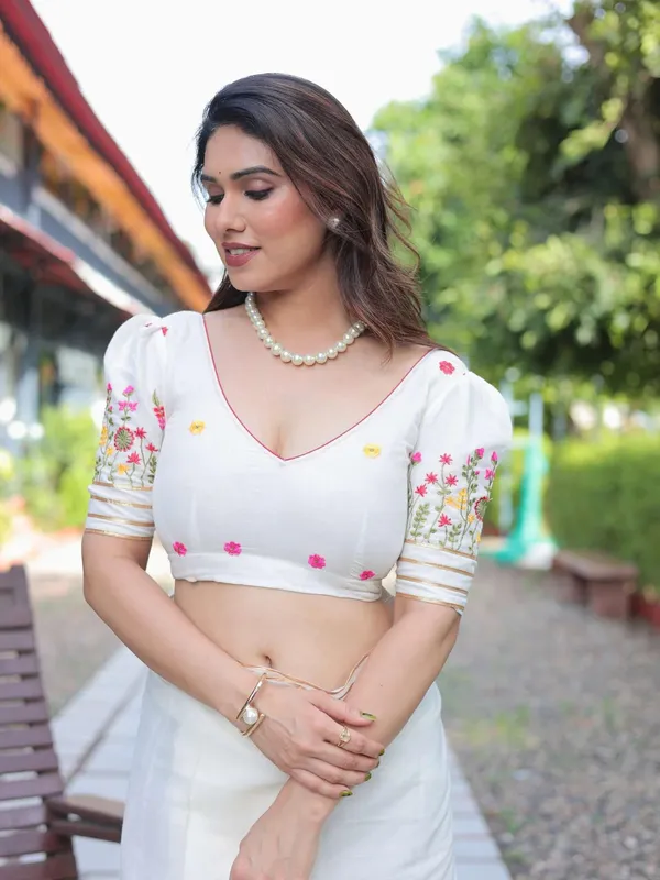 White_Soft_Mulmul_Cotton_Saree_with_Beautiful_Multicolor_Thread_Embroidery,_with_Blouse_Piece