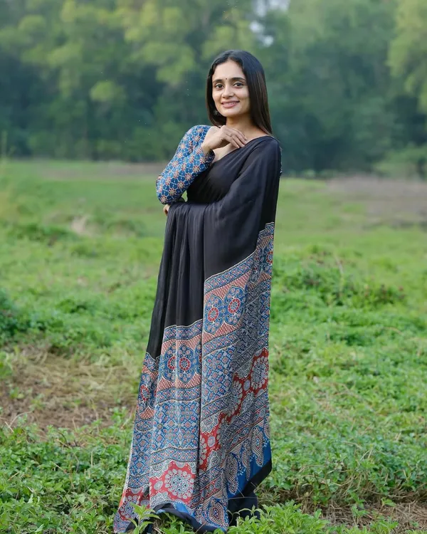 Black_Color_1_Minute_Ready_to_Wear_Digitial_Printed_Crape_Silk_Saree