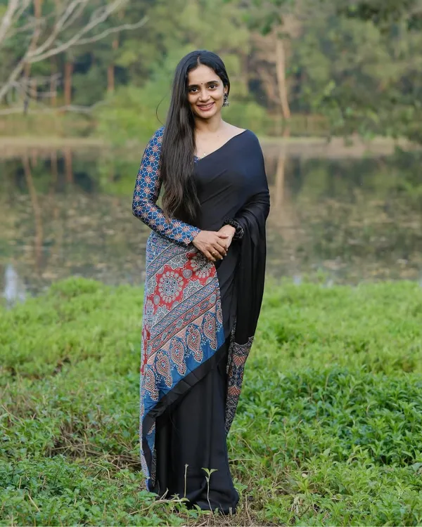 Black_Color_1_Minute_Ready_to_Wear_Digitial_Printed_Crape_Silk_Saree