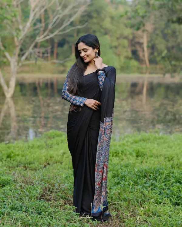Black_Color_1_Minute_Ready_to_Wear_Digitial_Printed_Crape_Silk_Saree