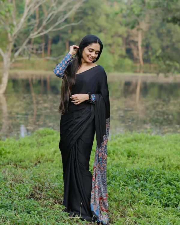 Black_Color_1_Minute_Ready_to_Wear_Digitial_Printed_Crape_Silk_Saree