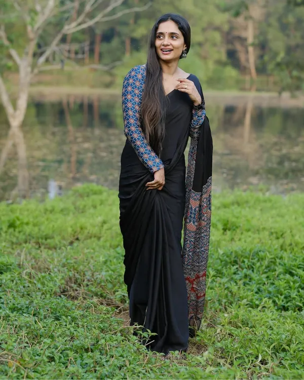 Black_Color_1_Minute_Ready_to_Wear_Digitial_Printed_Crape_Silk_Saree