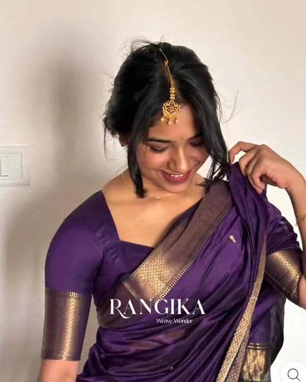 Purple_Color_Premium_Cotton_Silk_Saree_With_Classy_Blouse_and_tassels