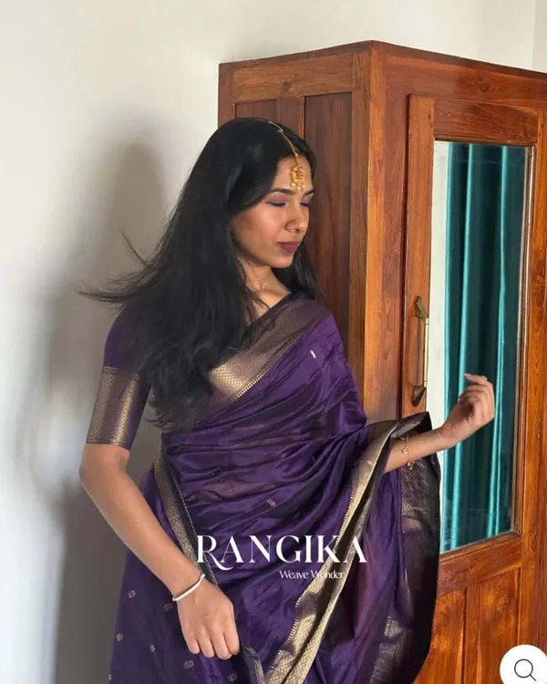 Purple_Color_Premium_Cotton_Silk_Saree_With_Classy_Blouse_and_tassels