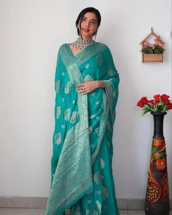 Bottle_Green_Color_Premium_Cotton_Silk_Saree_With_Classy_Blouse