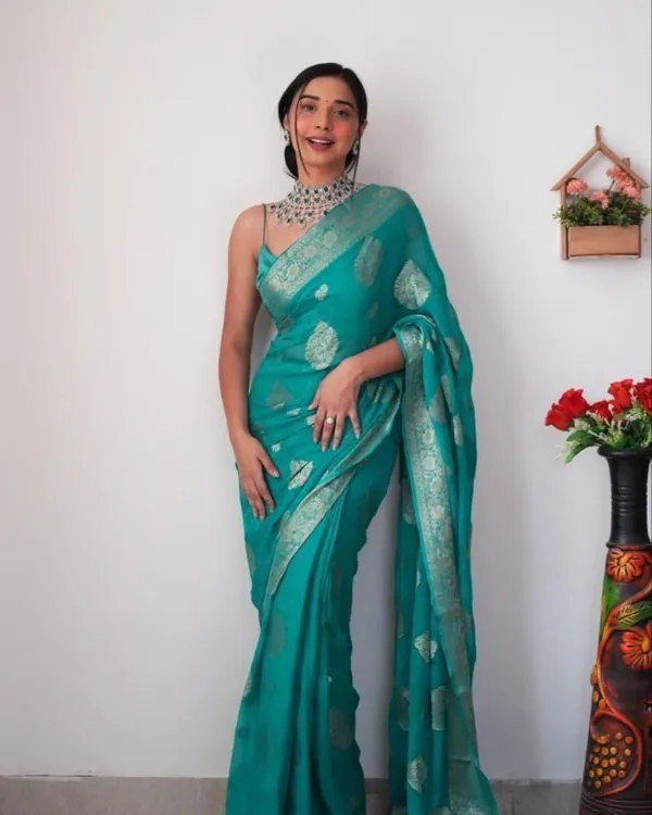 Bottle_Green_Color_Premium_Cotton_Silk_Saree_With_Classy_Blouse