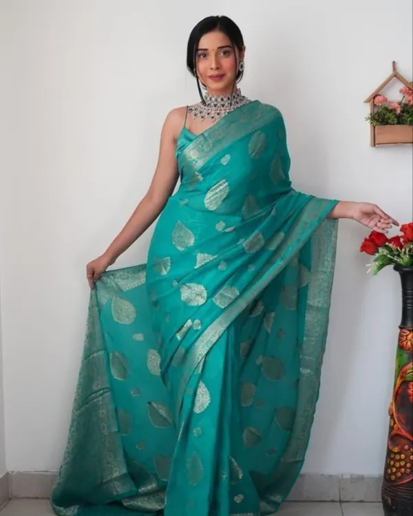 Bottle_Green_Color_Premium_Cotton_Silk_Saree_With_Classy_Blouse