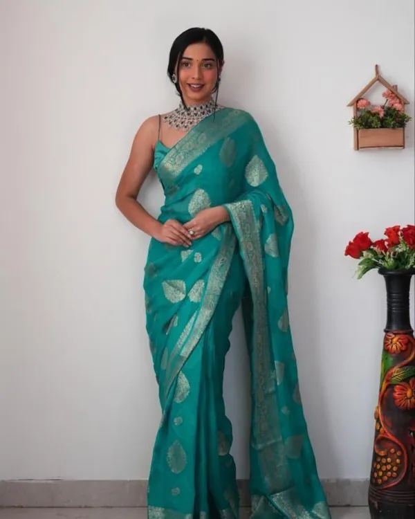 Bottle_Green_Color_Premium_Cotton_Silk_Saree_With_Classy_Blouse