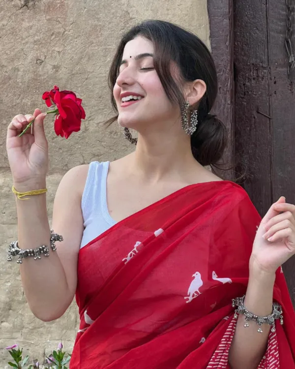 Red_Color_1_-_Minute_Ready_to_Wear_Mulmul_Cotton_Saree_with_Blouse_Piece