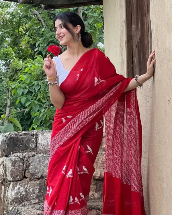 Red_Color_1_-_Minute_Ready_to_Wear_Mulmul_Cotton_Saree_with_Blouse_Piece