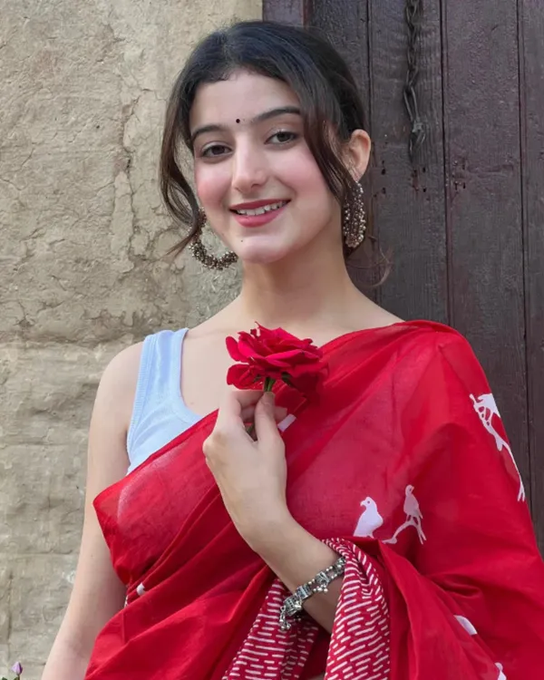 Red_Color_1_-_Minute_Ready_to_Wear_Mulmul_Cotton_Saree_with_Blouse_Piece