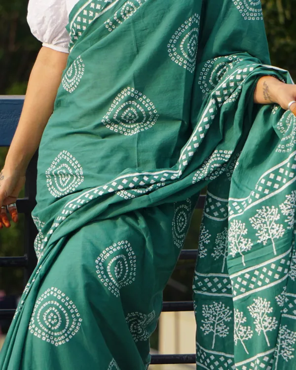 Bottle_Green_Color_1_Minute_Ready_To_Wear_Mulmul_Cotton_Digital_Printed_Saree_With_Pocket