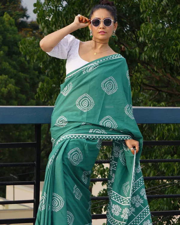 Bottle_Green_Color_1_Minute_Ready_To_Wear_Mulmul_Cotton_Digital_Printed_Saree_With_Pocket