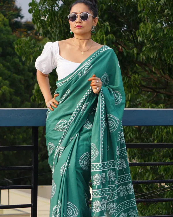 Bottle_Green_Color_1_Minute_Ready_To_Wear_Mulmul_Cotton_Digital_Printed_Saree_With_Pocket