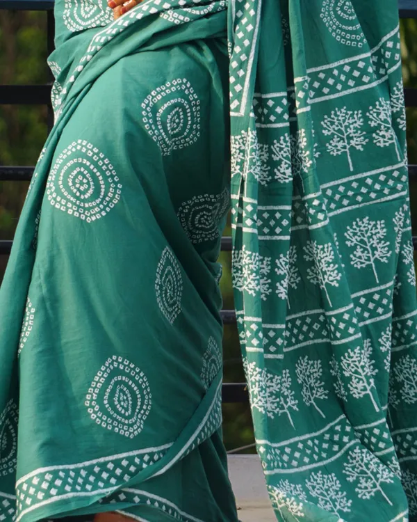 Bottle_Green_Color_1_Minute_Ready_To_Wear_Mulmul_Cotton_Digital_Printed_Saree_With_Pocket