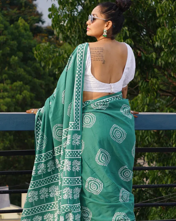 Bottle_Green_Color_1_Minute_Ready_To_Wear_Mulmul_Cotton_Digital_Printed_Saree_With_Pocket