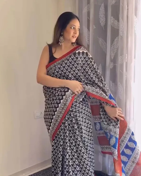 Classic_Contrast_-_White_&_Black_Linen_Saree_with_Black_Blouse