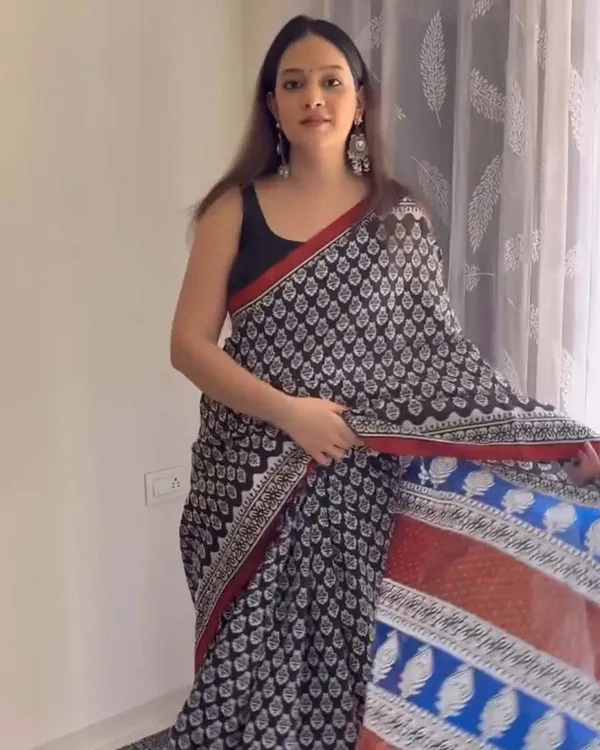Classic_Contrast_-_White_&_Black_Linen_Saree_with_Black_Blouse