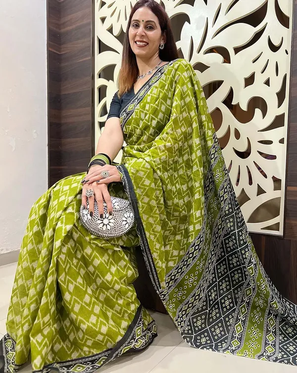 Forest_Whisper_-_Green_Linen_Saree_with_Black_Blouse_Piece